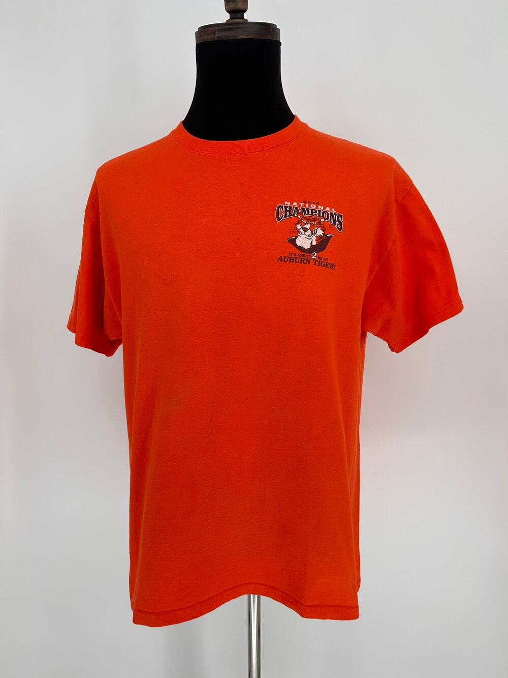 Auburn Tigers 2010 National Champions T-Shirt Size L BCS Champs Family Rolls